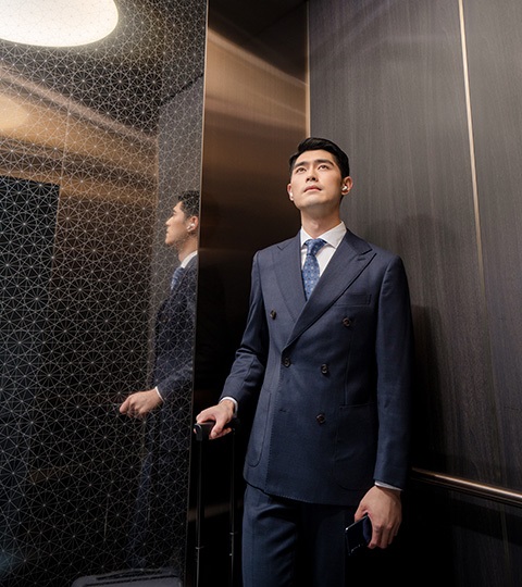 img_Businessman-elevator-min