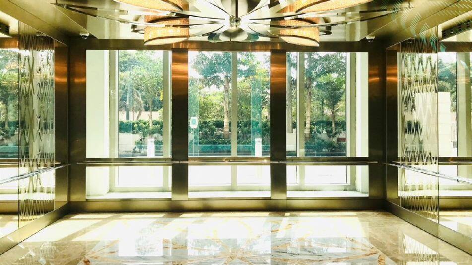 img_corporate-record-sized-elevator_951x535